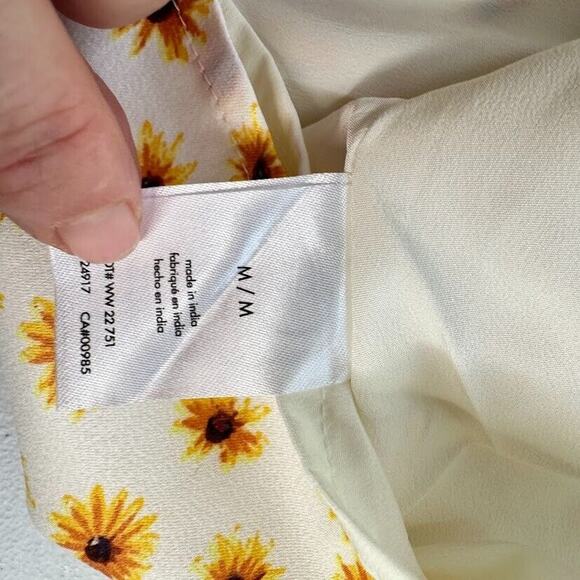 WeWoreWhat Mini Slip Skirt Size Medium Satin it Ditsy Daisy Y2K Daisies Floral - Picture 10 of 11